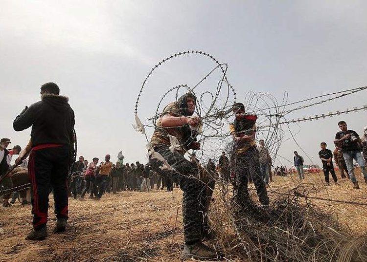 FDI: adolescente intentaba dañar la valla entre Gaza e Israel cuando recibió disparo