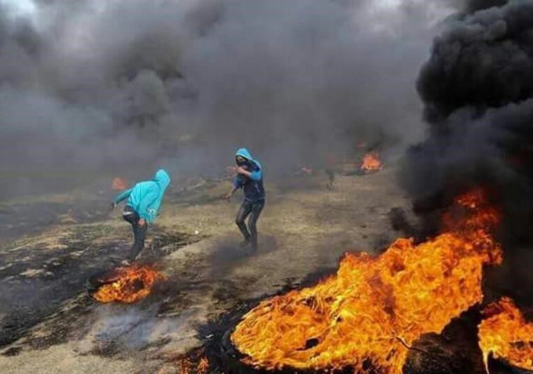 Israel despliega francotiradores y tanques mientras palestinos de Gaza comienzan oleada de violencia islamista