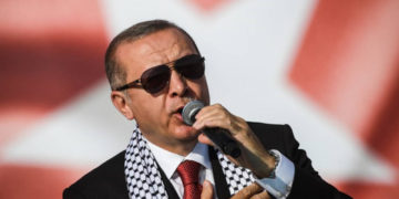 Erdogan dice que reevaluará los lazos económicos con Israel