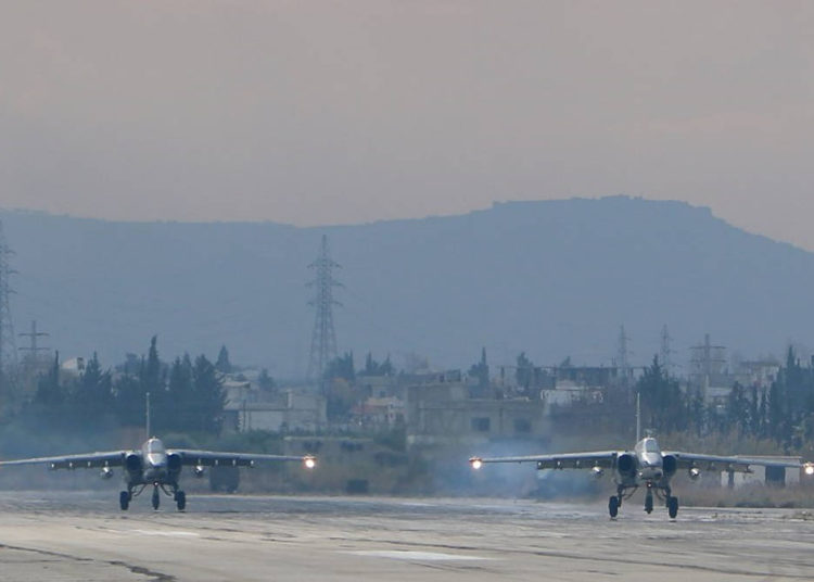 Militares rusos dicen que un avión no tripulado fue derribado en la base en Siria
