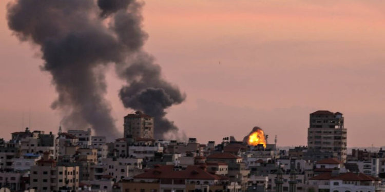 Israel ataca posiciones de Hamas en respuesta al disparo de cohetes