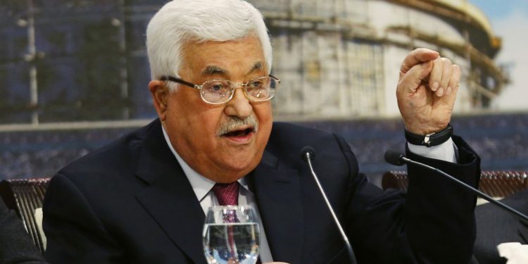 El presidente de la Autoridad Palestina, Mahmoud Abbas habla durante una reunión del Consejo Nacional Palestino en su sede en la ciudad de Ramallah, el lunes 30 de abril de 2018. (AP / Majdi Mohammed)