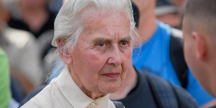 “Abuela nazi” es impedida de abandonar la cárcel antes de que cumpla su sentencia