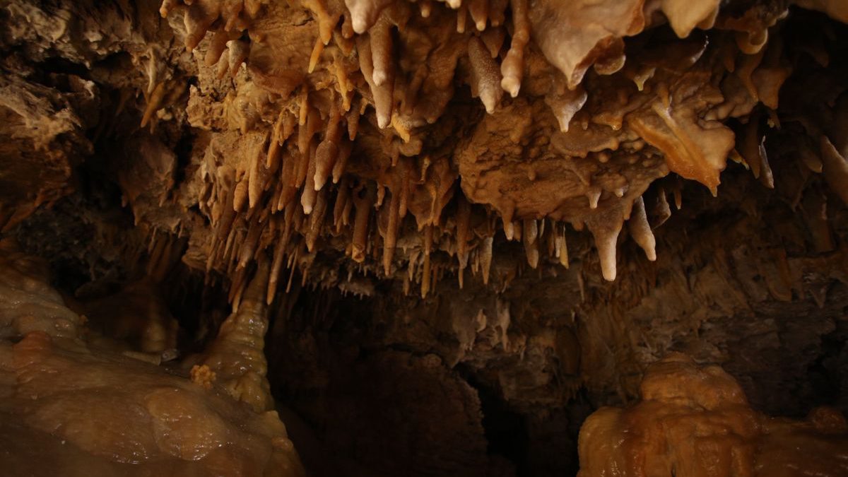 Cueva subterránea con abundantes estalactitas descubierta en Jerusalem