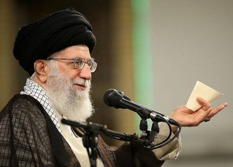 El Ayatolá Khamenei de Irán respondió a decisión de Trump sobre acuerdo nuclear