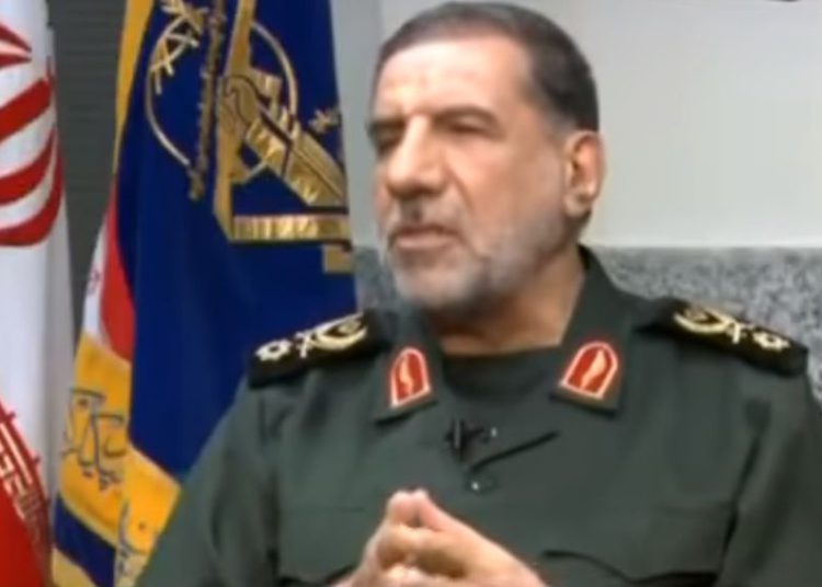 El general Ismail Kowsari, comandante adjunto de la base Tharallah de la Guardia Revolucionaria iraní, visto en Al-Alam TV el 27 de septiembre de 2017. (Captura de pantalla de YouTube / Middle East Media Research Institute)