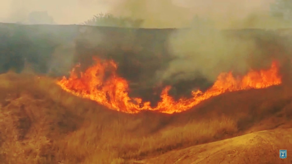 Islamistas de Gaza causan incendio masivo en Israel con cometa en llamas