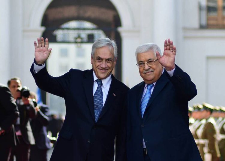 Mahmoud Abbas es recibido en Chile por presidente Piñera