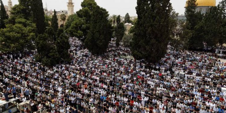Hamas exige asistencia masiva a las oraciones en Al-Aqsa y la Cueva de los Patriarcas