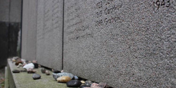 Suecia insta a visitar monumentos conmemorativos del Holocausto para abordar surgimiento neonazi