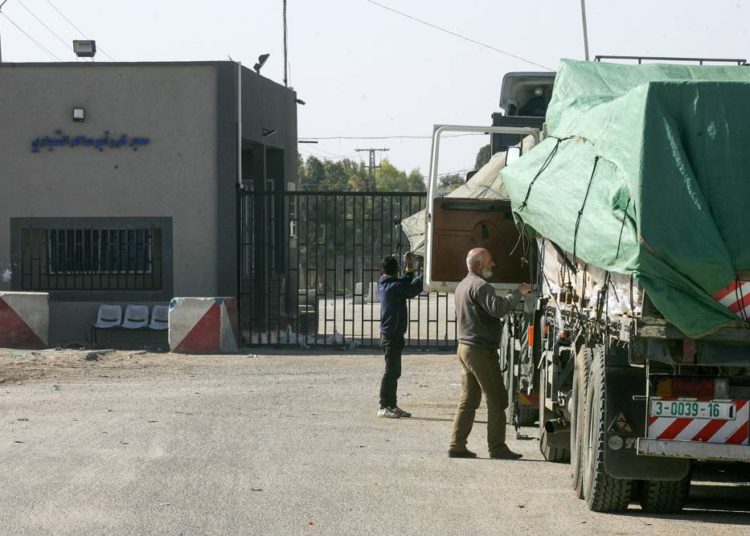 Rechazan camiones con suministros a Gaza en el recién reabierto cruce Kerem Shalom
