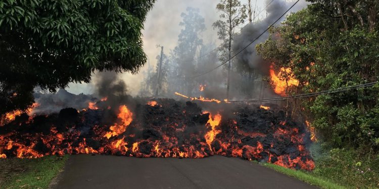 Fisuras en Hawaii por erupción de volcán Kilauea, se emitió alerta: “Dejen ya sus casas”