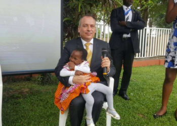 Una niña camerunesa de 2 años fue operada del corazón gracias a una ONG israelí