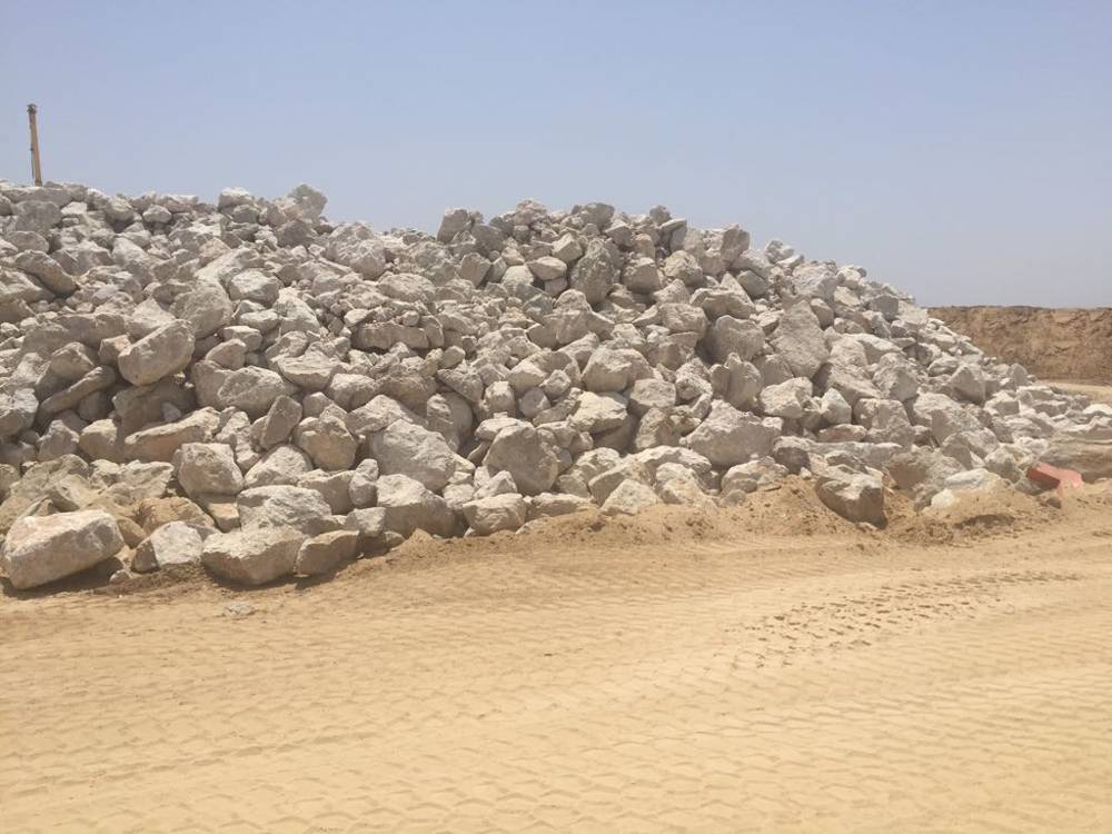Montones de piedras preparadas para una barrera submarina cerca de la frontera de Israel con la Franja de Gaza. (Ministerio de Defensa)