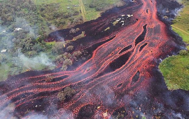Ríos de lava de volcán Kilauea acechan planta eléctrica en Hawaii, temen catástrofe