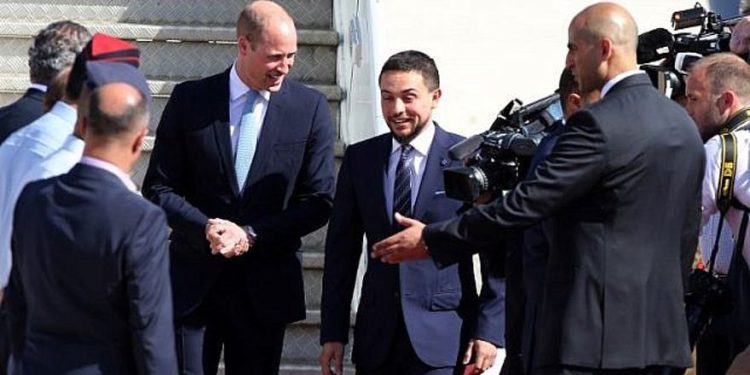 Príncipe Hussein, el heredero real de Jordania en rápido ascenso, recibe a su homólogo británico