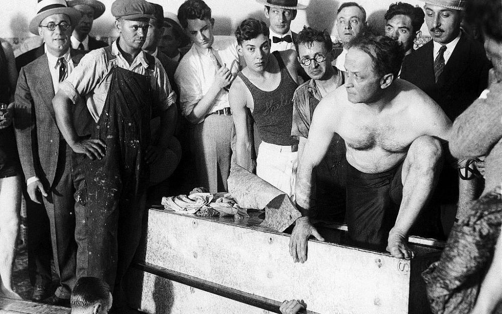 Cómo Harry Houdini se mantuvo encadenado a sus raíces como hijo de un rabino