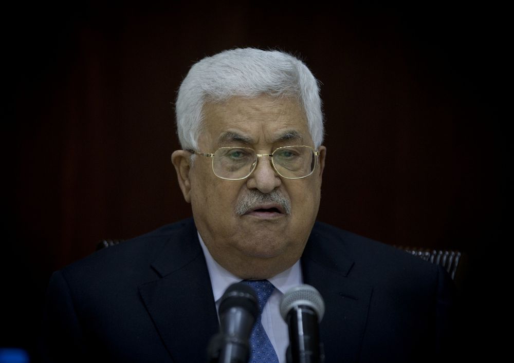 El presidente de la Autoridad Palestina, Mahmoud Abbas, preside la reunión del Comité Central de Fatah en la sede de la Autoridad Palestina, en la ciudad de Ramallah, el 29 de mayo de 2018. (Majdi Mohammed / AP)