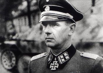Estonia revela placa conmemorativa a oficial de las Waffen SS