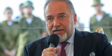 Liberman a los habitantes de Gaza: derriben el régimen de Hamas