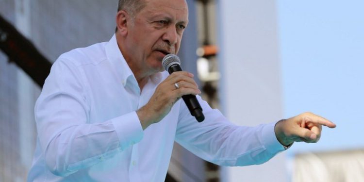 Erdogan advierte a Austria que cierre de mezquitas y expulsión de imames conducirá a la guerra santa