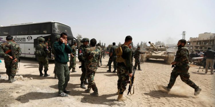 Fuerzas de Irán y Hezbolá volvieron a la región fronteriza con uniforme del ejército sirio