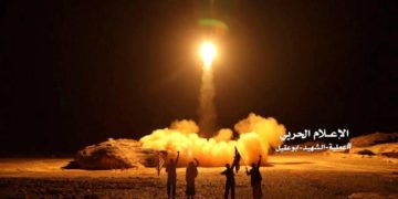 Dos saudíes asesinados en ataque de misiles de los houthis respaldados por Irán