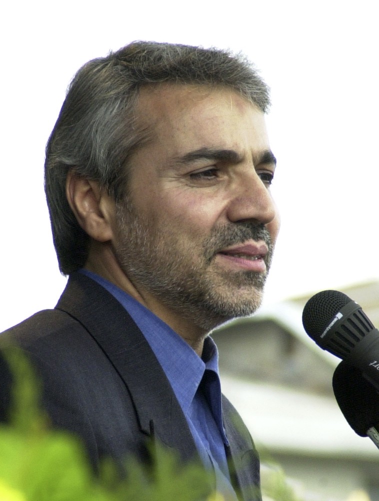 Mohammad Bagher Nobakht habla en una reunión en la ciudad de Rasht, Irán. (Vahid Salemi / AP)