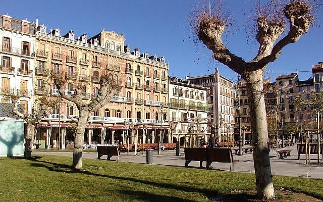 Una plaza en Pamplona, ​​la capital del estado español de Navarra (CC-BY SA Comakut / Wikipedia)