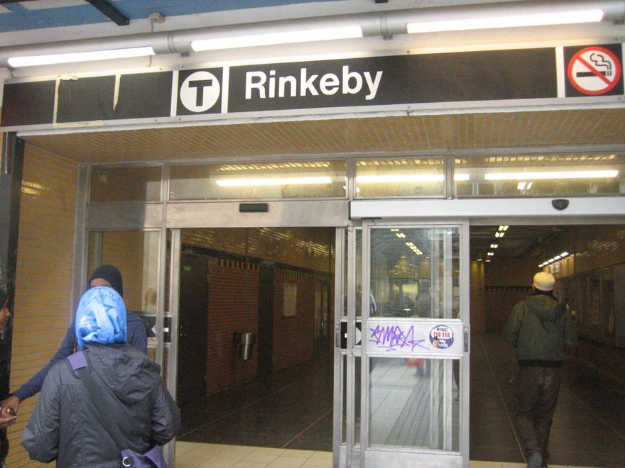 La estación de metro de Rinkeby, en Estocolmo, Suecia