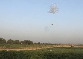 Islamistas de Gaza pasaron de cometas a globos incendiarios contra el sur de Israel