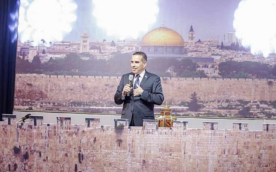 El embajador de Israel en Nigeria, Guy Feldman, en un evento que celebra los 70 años de la independencia de Israel, celebrado en la embajada de Israel en Abuja, Nigeria, en mayo de 2018. (Ministerio de Asuntos Exteriores)