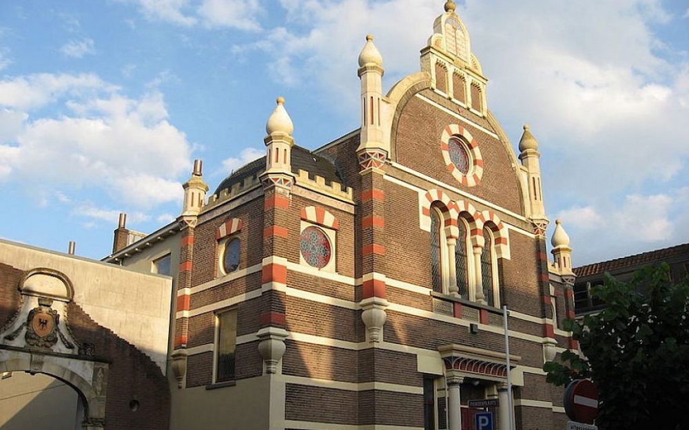 Esta sinagoga en Deventer, Países Bajos, fue comprada recientemente por el desarrollador turco Ayhan Sahin. (Martie Ressing / Wikimedia Commons vía JTA)