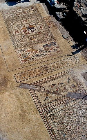 El mosaico Lod original que fue descubierto en 1996, y fue exhibido en todo el mundo. (Niki Davidov, AAI)