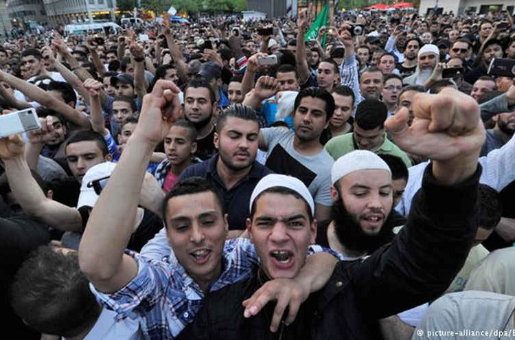 Alemania: informe revela número récord de islamistas y neonazis