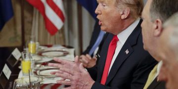 Trump le dice a jefe de la OTAN que Alemania está "controlada" por Rusia