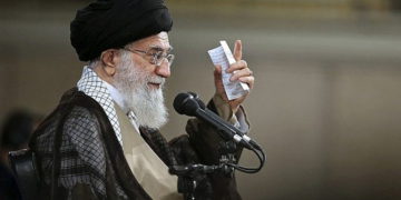 Khamenei: Teherán no debería contar con Europa para salvar acuerdo nuclear