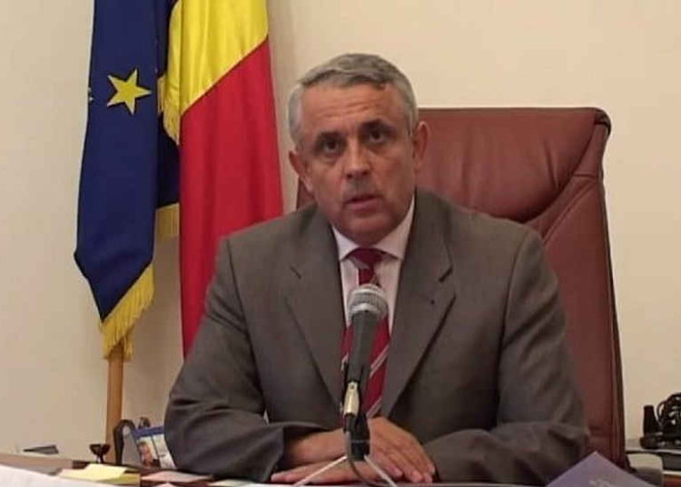 Ministro de Rumanía se disculpa por comparar la quema de cerdos enfermos con Auschwitz