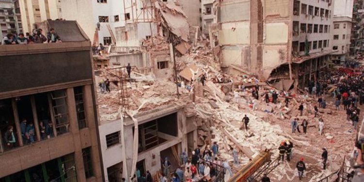 En el 27 aniversario del atentado a la AMIA, las familias aún exigen justicia