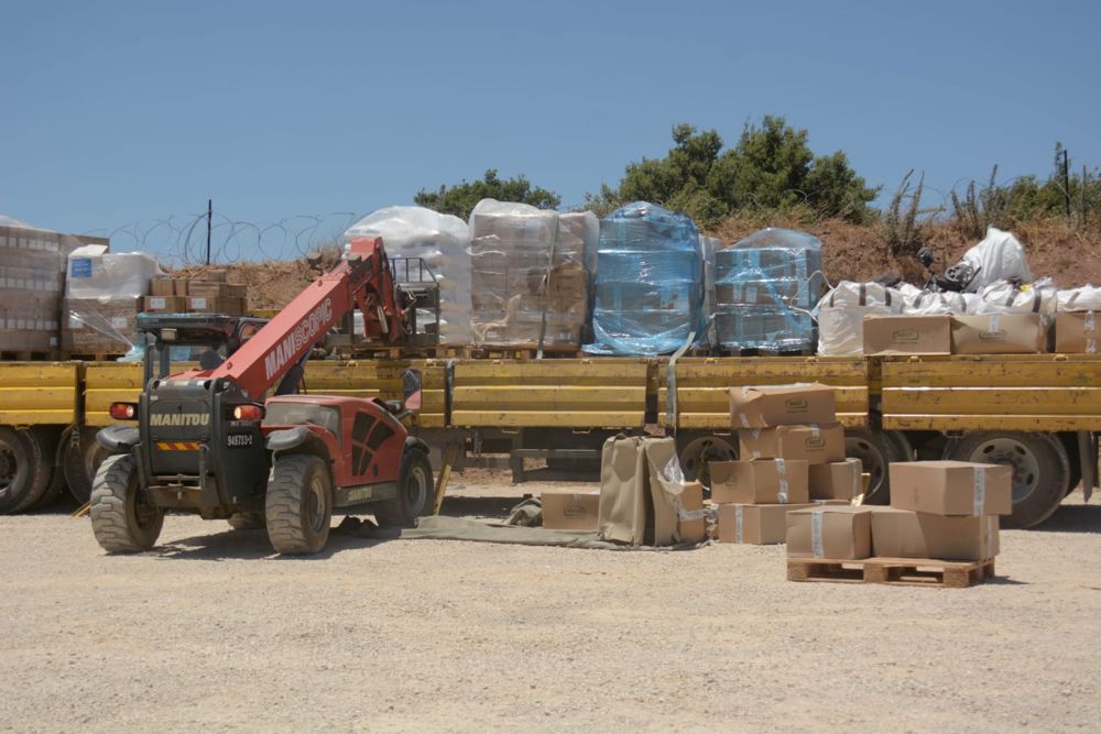 La ayuda humanitaria israelí está preparada para ser entregada a los sirios desplazados que huyen de la guerra civil en Siria, julio de 2018. (FDI)