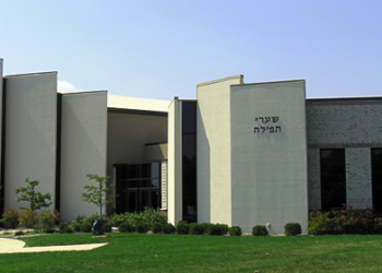 Esvástica y cruces de hierro son pintadas en ataque a sinagoga de Indiana