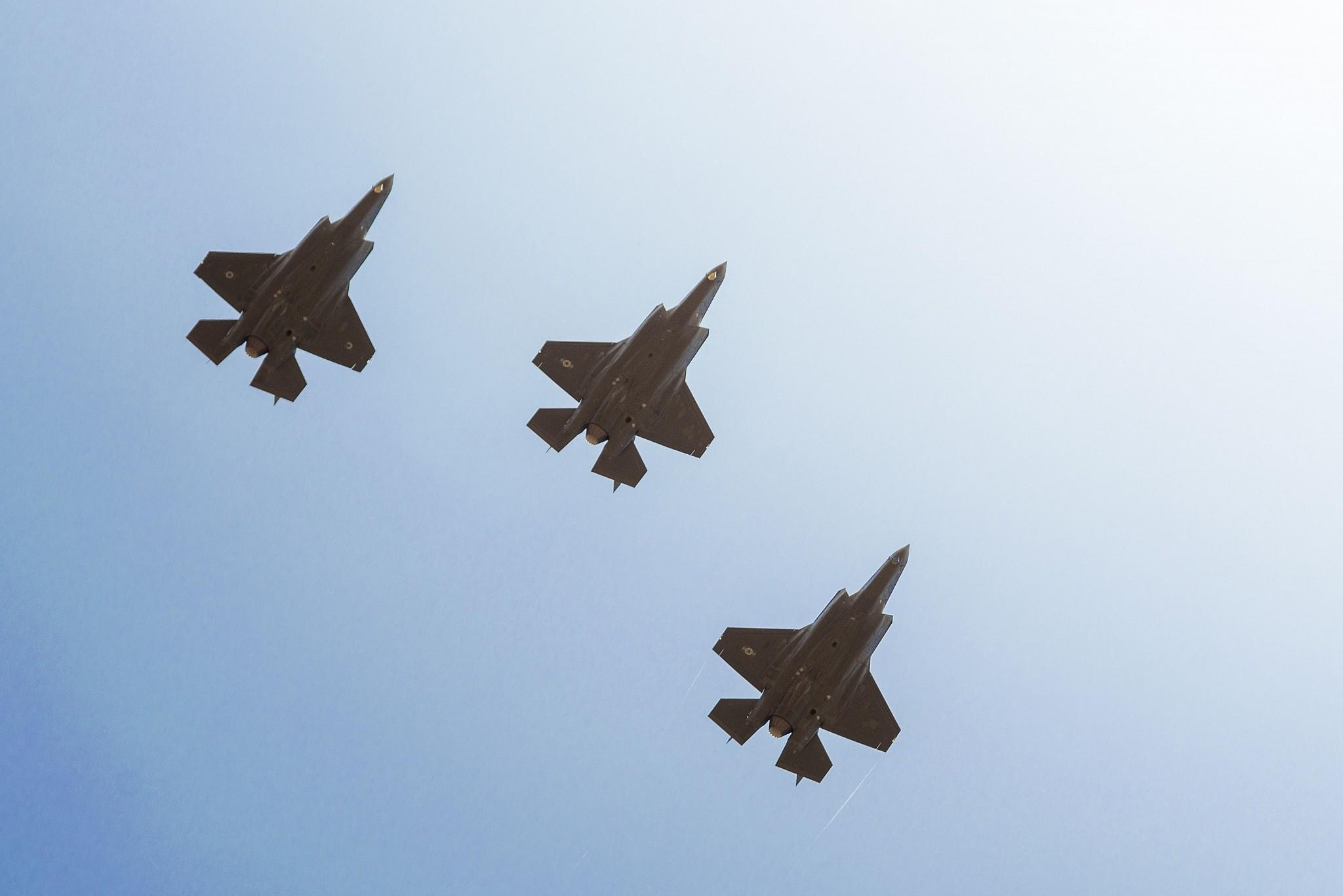 Aviones de combate F-35 vuelan sobre Israel en una fotografía sin fecha. (Fuerzas de Defensa de Israel)