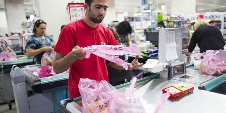 Uso de bolsas plásticas para supermercados disminuyó 80% en 2017, ahorrando más de 7,000 toneladas de plástico