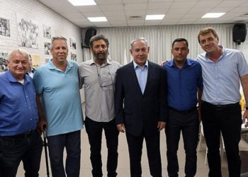 Netanyahu visita frontera de Gaza devastada por incendios, advierte una larga campaña