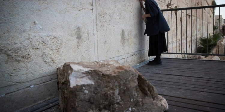 El Muro Occidental no está a punto de derrumbarse, dicen expertos después que piedra se desplomara