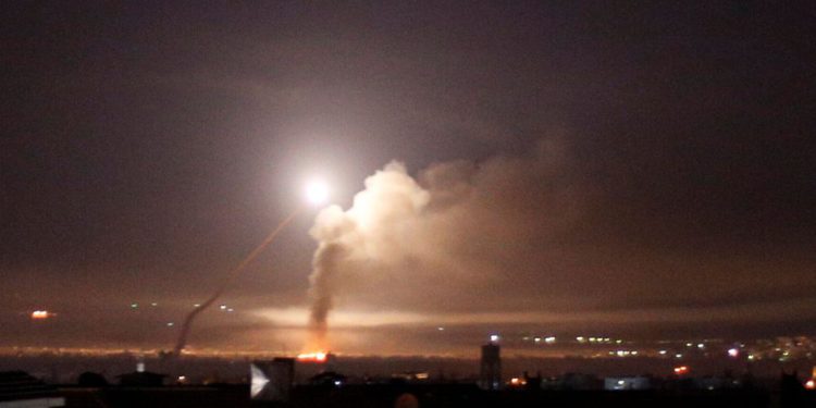 Ataque en aeródromo de Al-Nayraben Siria atribuido a Israel