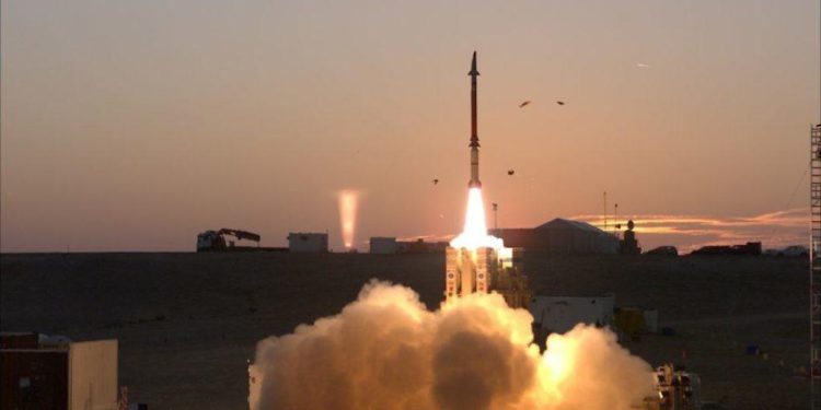 Una prueba del sistema de defensa de misiles David Sling (Ministerio de Defensa)