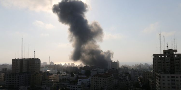 FDI ataca fábrica de armas de Hamas tras lanzamiento de cohetes desde Gaza