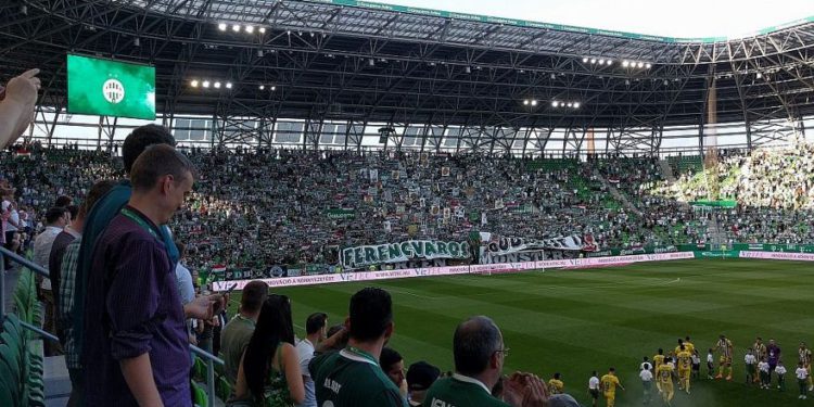 Desafiando a sus fanáticos nacionalistas, club de fútbol de Budapest echa fuera el antisemitismo