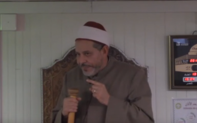 El Imam Mohamed Tatai da un sermón en la Gran Mezquita de Toulouse, Francia, el 15 de diciembre de 2017. (Captura de pantalla: YouTube)